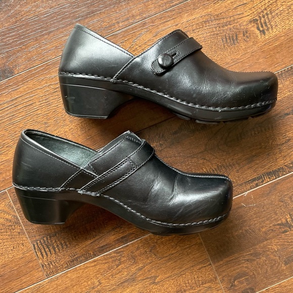 Dansko Solstice black button clog EU41 - Picture 3 of 9